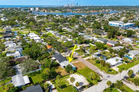 House in Saint Petersburg, Florida 3 bedrooms, 102.56 sq.m. № 1841950 - photo 19