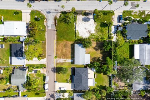 House in Saint Petersburg, Florida 3 bedrooms, 102.56 sq.m. № 1841950 - photo 17