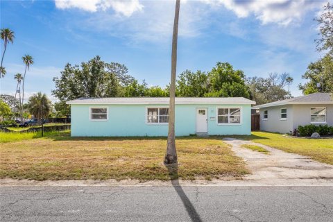 House in Saint Petersburg, Florida 3 bedrooms, 102.56 sq.m. № 1841950 - photo 2