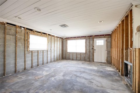 House in Saint Petersburg, Florida 3 bedrooms, 102.56 sq.m. № 1841950 - photo 8