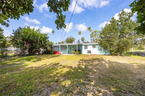 House in Saint Petersburg, Florida 3 bedrooms, 102.56 sq.m. № 1841950 - photo 5