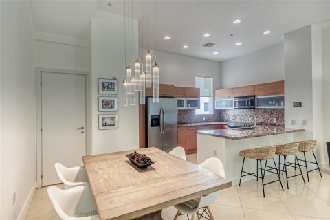 Townhouse in Fort Lauderdale, Florida 3 bedrooms, 168.99 sq.m. № 2243248 - photo 6