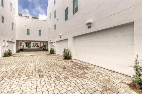 Townhouse in Fort Lauderdale, Florida 3 bedrooms, 168.99 sq.m. № 2243248 - photo 24