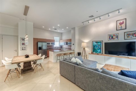 Townhouse in Fort Lauderdale, Florida 3 bedrooms, 168.99 sq.m. № 2243248 - photo 5