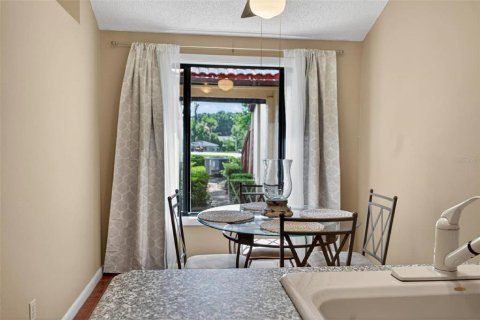 Touwnhouse à vendre à Yalaha, Floride: 3 chambres, 173.91 m2 № 2148762 - photo 6