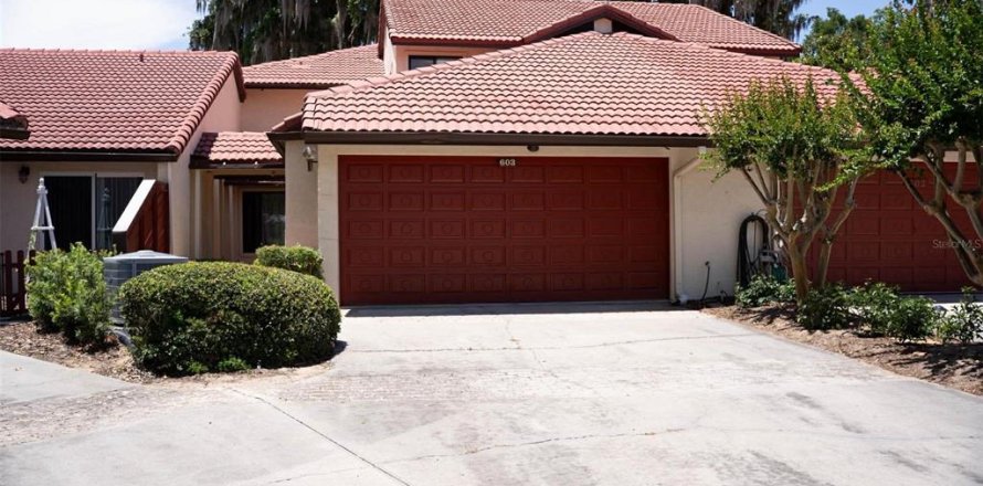 Touwnhouse à Yalaha, Floride 3 chambres, 173.91 m2 № 2148762