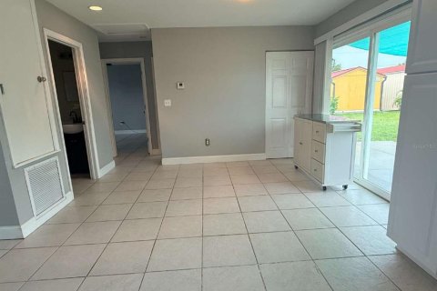 Villa ou maison à louer à Port Charlotte, Floride: 2 chambres, 84.73 m2 № 2296301 - photo 7