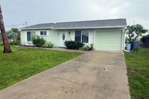 Villa ou maison à louer à Port Charlotte, Floride: 2 chambres, 84.73 m2 № 2296301 - photo 2