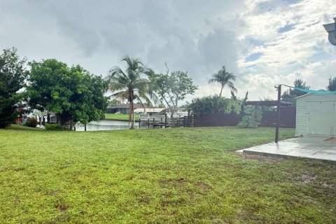 Villa ou maison à louer à Port Charlotte, Floride: 2 chambres, 84.73 m2 № 2296301 - photo 16