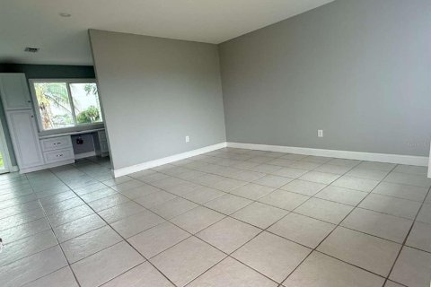 Villa ou maison à louer à Port Charlotte, Floride: 2 chambres, 84.73 m2 № 2296301 - photo 3