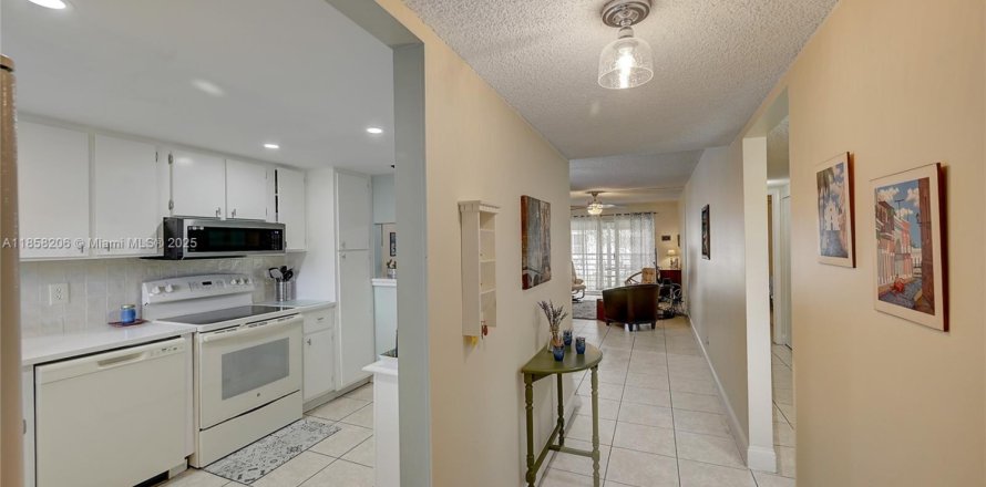 Condominio en Lake Worth, Florida, 2 dormitorios  № 1979059