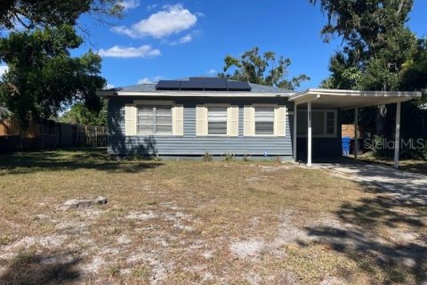 House in Saint Petersburg, Florida 3 bedrooms, 122.82 sq.m. № 2104318