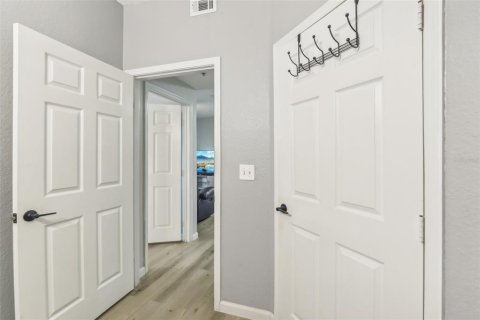 Condo in Temple Terrace, Florida, 1 bedroom  № 1388634 - photo 19