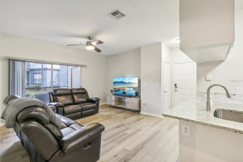 Condo in Temple Terrace, Florida, 1 bedroom  № 1388634 - photo 10