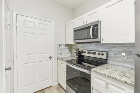 Condo in Temple Terrace, Florida, 1 bedroom  № 1388634 - photo 8