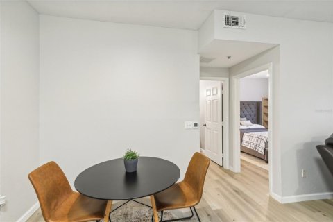 Condo in Temple Terrace, Florida, 1 bedroom  № 1388634 - photo 16