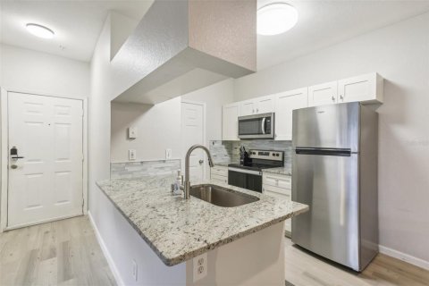Condo in Temple Terrace, Florida, 1 bedroom  № 1388634 - photo 6