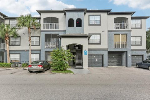 Condo in Temple Terrace, Florida, 1 bedroom  № 1388634 - photo 1