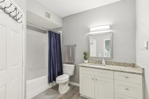 Condo in Temple Terrace, Florida, 1 bedroom  № 1388634 - photo 24