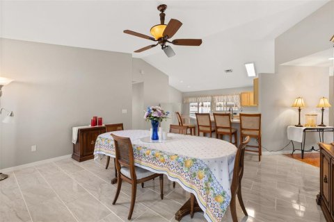 House in Kissimmee, Florida 4 bedrooms, 200.39 sq.m. № 2224488 - photo 14