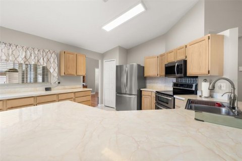 House in Kissimmee, Florida 4 bedrooms, 200.39 sq.m. № 2224488 - photo 15