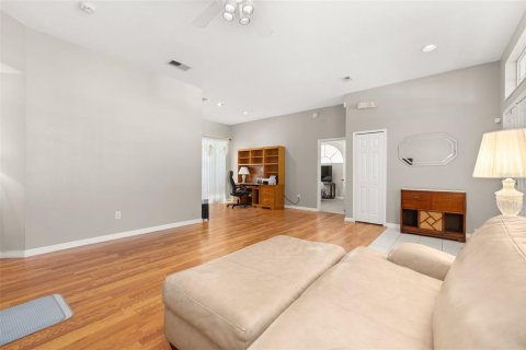 House in Kissimmee, Florida 4 bedrooms, 200.39 sq.m. № 2224488 - photo 9