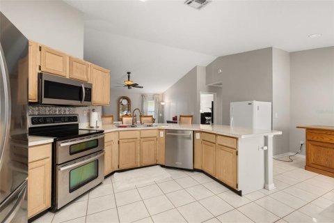 House in Kissimmee, Florida 4 bedrooms, 200.39 sq.m. № 2224488 - photo 17