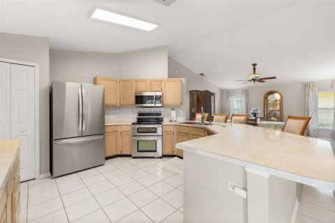 House in Kissimmee, Florida 4 bedrooms, 200.39 sq.m. № 2224488 - photo 16