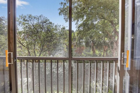 Condo in Pembroke Pines, Florida, 2 bedrooms  № 2085317 - photo 26