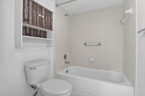 Condo in Pembroke Pines, Florida, 2 bedrooms  № 2085317 - photo 18