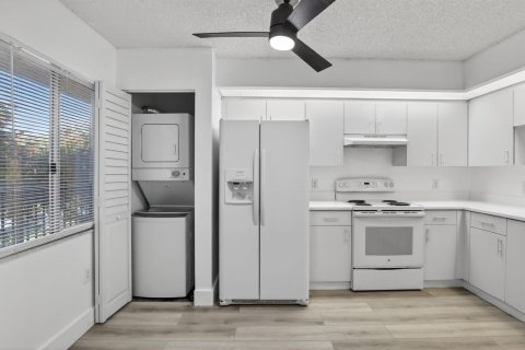 Condo in Pembroke Pines, Florida, 2 bedrooms  № 2085317 - photo 4