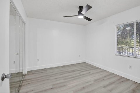 Condo in Pembroke Pines, Florida, 2 bedrooms  № 2085317 - photo 20