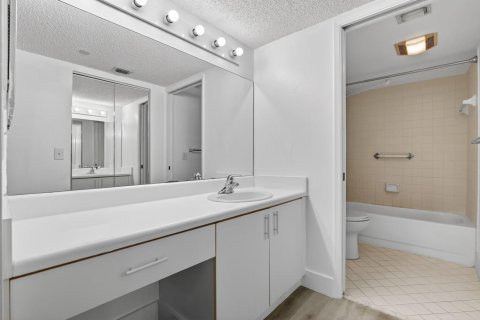 Condo in Pembroke Pines, Florida, 2 bedrooms  № 2085317 - photo 17