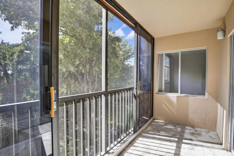 Condo in Pembroke Pines, Florida, 2 bedrooms  № 2085317 - photo 25