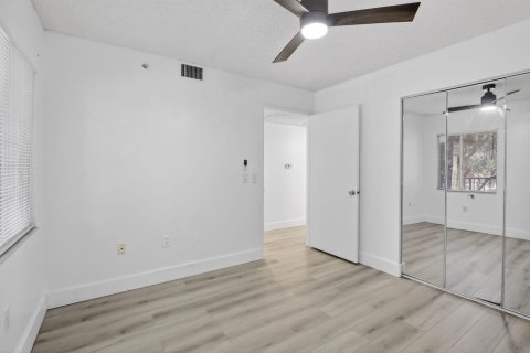 Condo in Pembroke Pines, Florida, 2 bedrooms  № 2085317 - photo 22