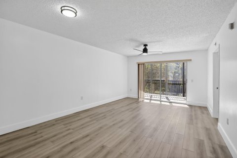 Condo in Pembroke Pines, Florida, 2 bedrooms  № 2085317 - photo 8