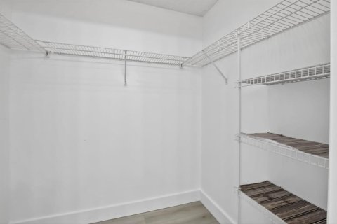 Condo in Pembroke Pines, Florida, 2 bedrooms  № 2085317 - photo 19
