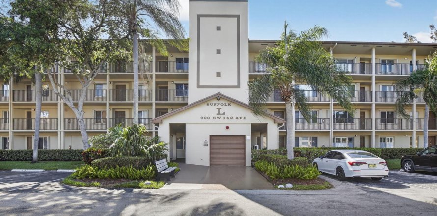 Condo in Pembroke Pines, Florida, 2 bedrooms  № 2085317