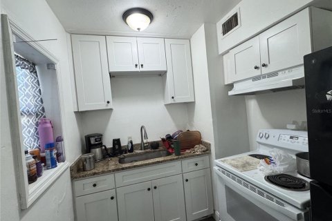 House in Orlando, Florida 3 bedrooms, 71.53 sq.m. № 2231241 - photo 2