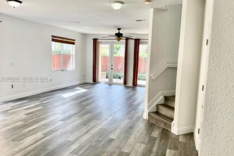 Casa en venta en Doral, Florida, 5 dormitorios, 221.48 m2 № 2169063 - foto 4