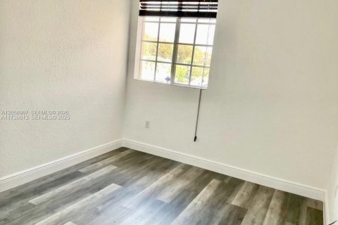 Casa en venta en Doral, Florida, 5 dormitorios, 221.48 m2 № 2169063 - foto 23