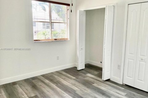 Casa en venta en Doral, Florida, 5 dormitorios, 221.48 m2 № 2169063 - foto 21