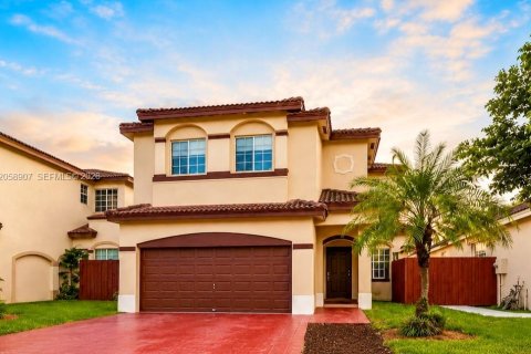 Casa en Doral, Florida 5 dormitorios, 221.48 m2 № 2169063