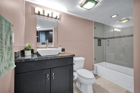 Condominio en venta en Hallandale Beach, Florida, 2 dormitorios, 144.28 m2 № 1861216 - foto 24