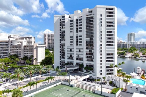 Condominio en venta en Hallandale Beach, Florida, 2 dormitorios, 144.28 m2 № 1861216 - foto 5