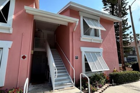 Condominio en alquiler en Saint Petersburg, Florida, 1 dormitorio, 73.11 m2 № 1684728 - foto 1