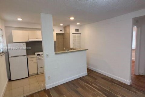 Снять в аренду квартиру в Майами, Флорида 1 спальня, 46.45м2, № 1973396 - фото 3