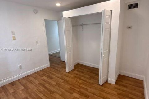 Снять в аренду квартиру в Майами, Флорида 1 спальня, 46.45м2, № 1973396 - фото 10