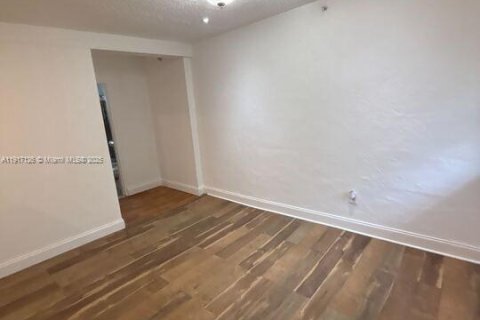 Снять в аренду квартиру в Майами, Флорида 1 спальня, 46.45м2, № 1973396 - фото 5