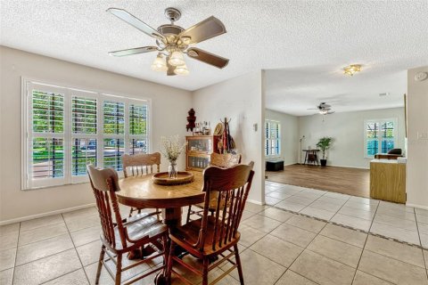 House in Oviedo, Florida 4 bedrooms, 208.84 sq.m. № 1780557 - photo 9